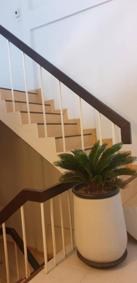 Asok Montri Hostel Bangkok Ngoại thất bức ảnh