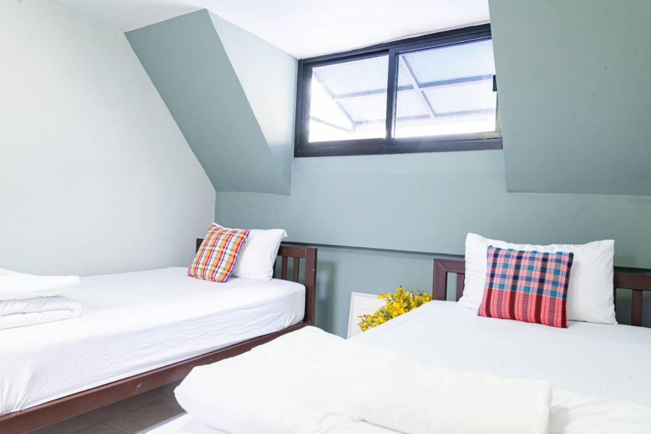 Asok Montri Hostel Bangkok Ngoại thất bức ảnh