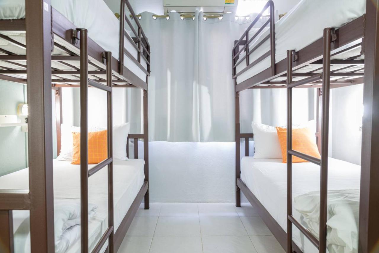 Asok Montri Hostel Bangkok Ngoại thất bức ảnh