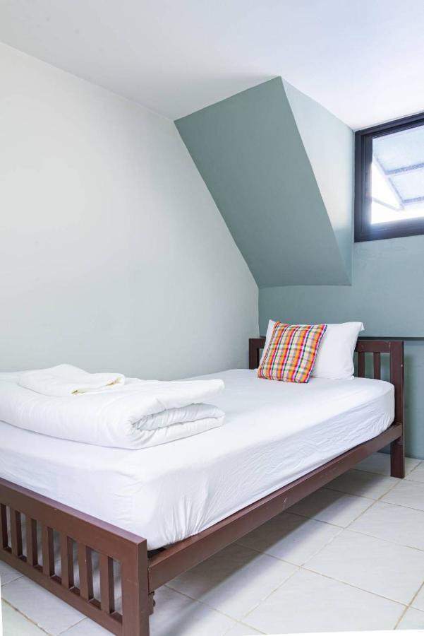 Asok Montri Hostel Bangkok Ngoại thất bức ảnh