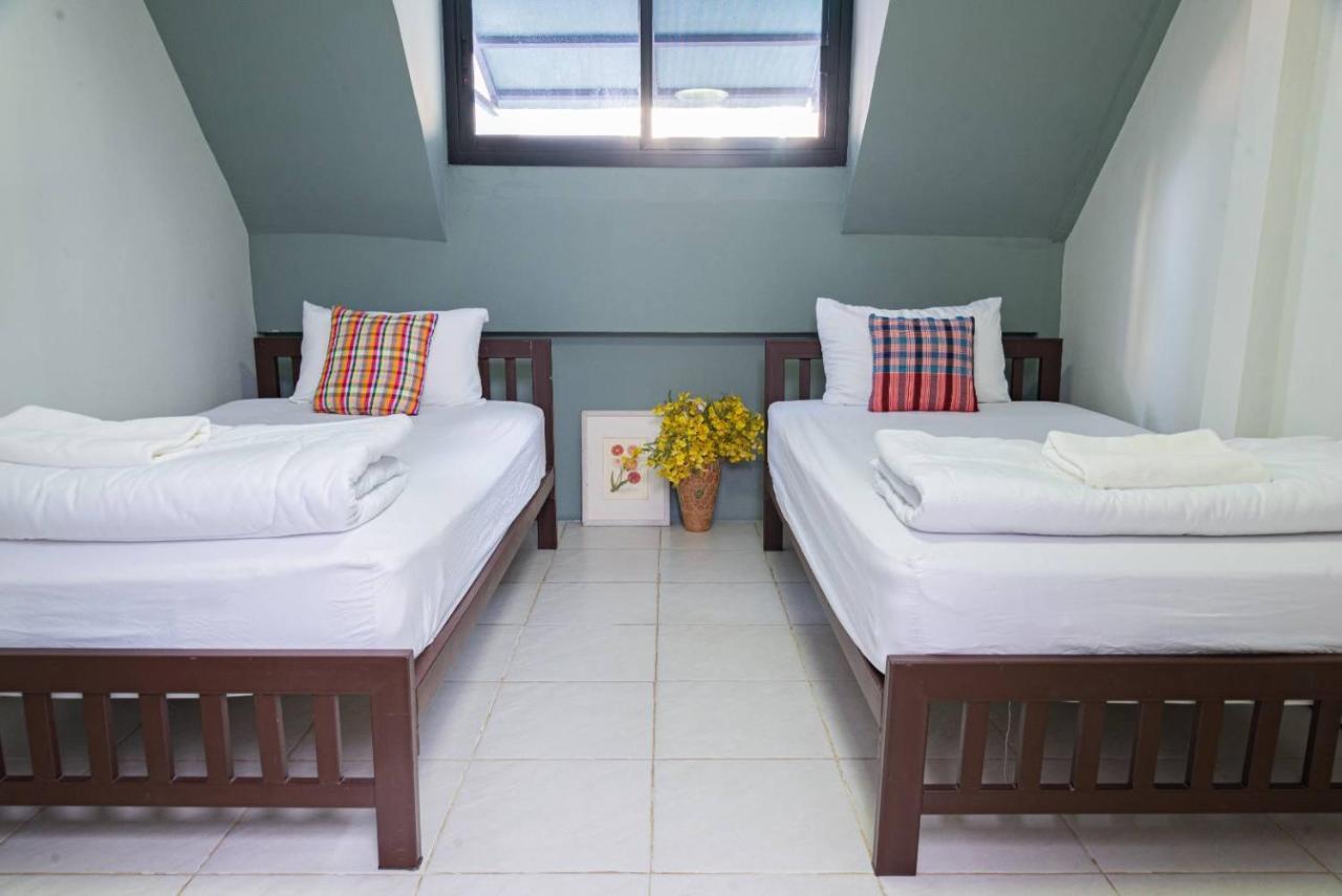 Asok Montri Hostel Bangkok Ngoại thất bức ảnh