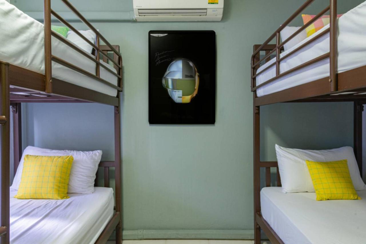 Asok Montri Hostel Bangkok Ngoại thất bức ảnh