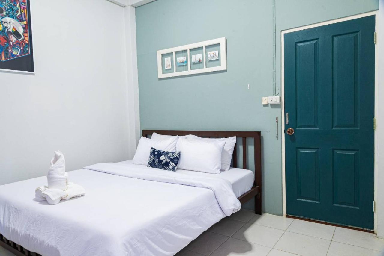 Asok Montri Hostel Bangkok Ngoại thất bức ảnh