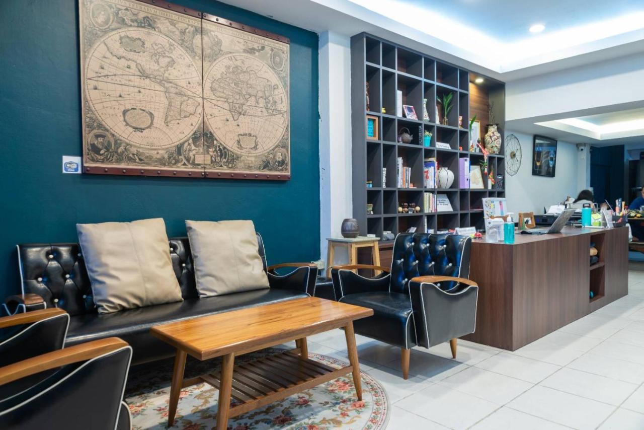 Asok Montri Hostel Bangkok Ngoại thất bức ảnh