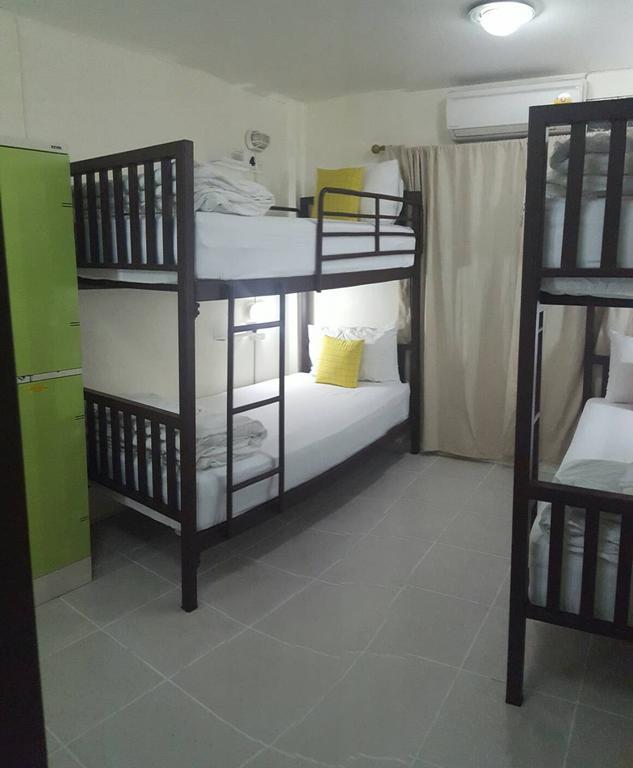 Asok Montri Hostel Bangkok Ngoại thất bức ảnh