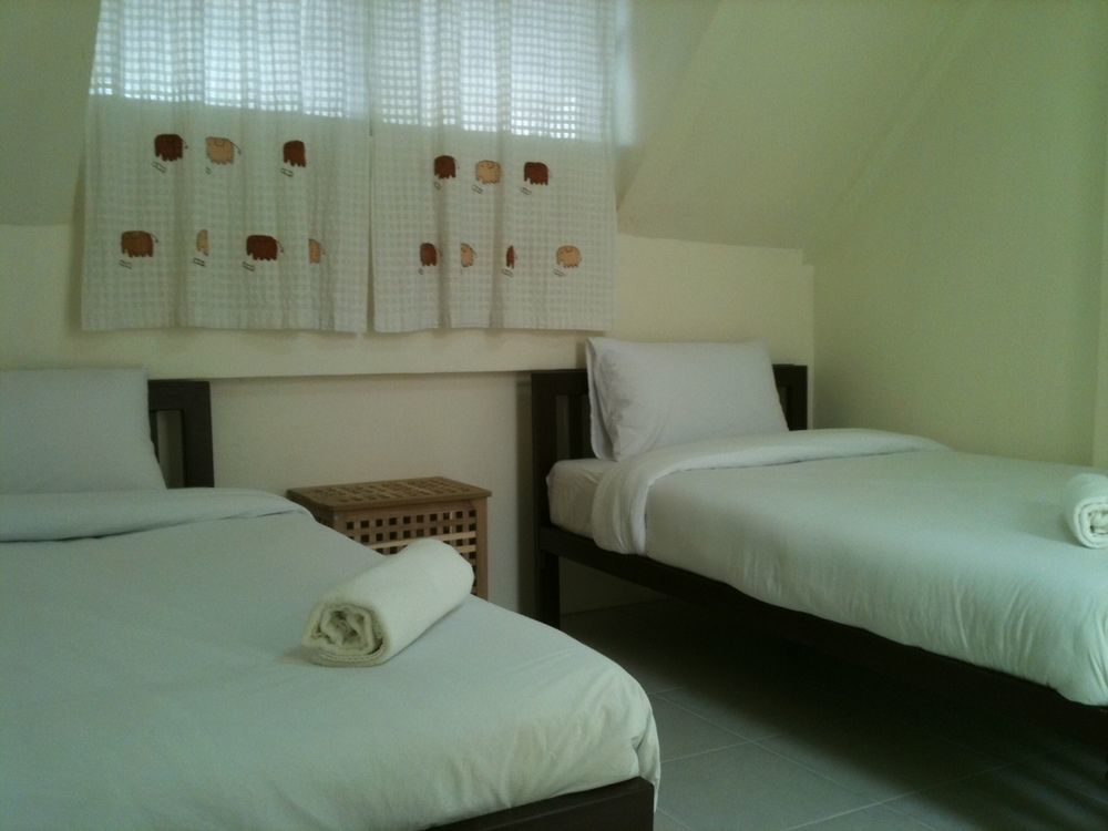 Asok Montri Hostel Bangkok Ngoại thất bức ảnh