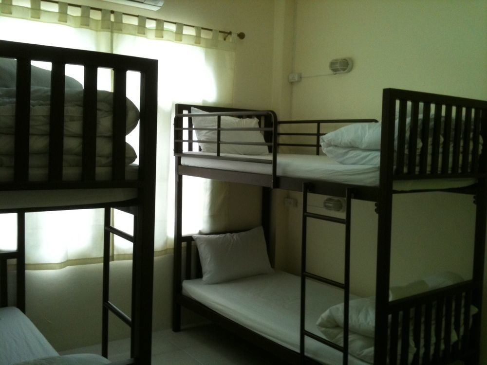 Asok Montri Hostel Bangkok Ngoại thất bức ảnh